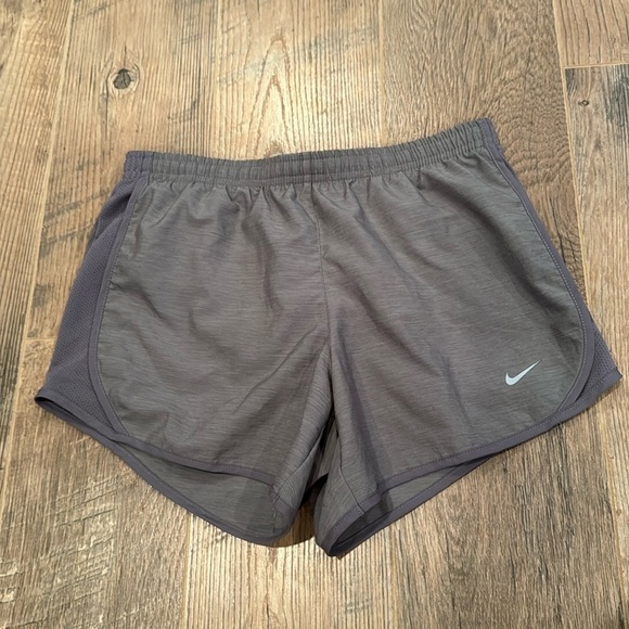 NWT Nike Girl’s Grey Dry Fit Shorts Size Large - Picture 1 of 8